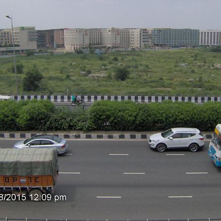 Airport Hotel Paradise International New Delhi Exteriör bild