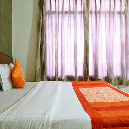 Airport Hotel Paradise International New Delhi Exteriör bild