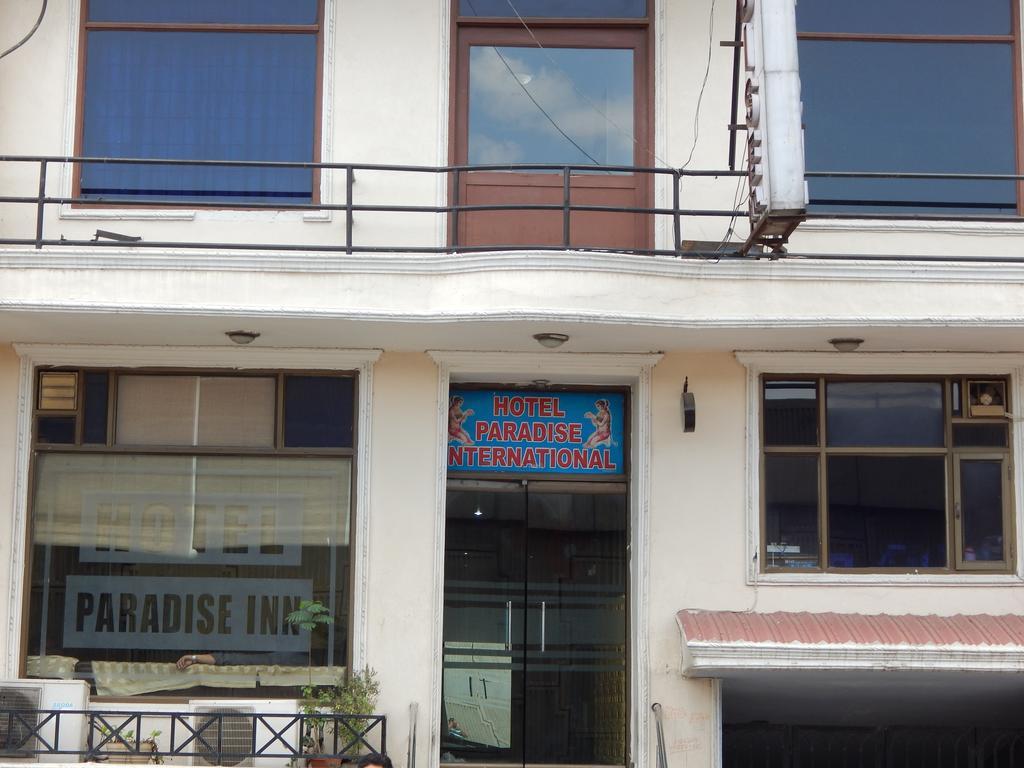 Airport Hotel Paradise International New Delhi Exteriör bild