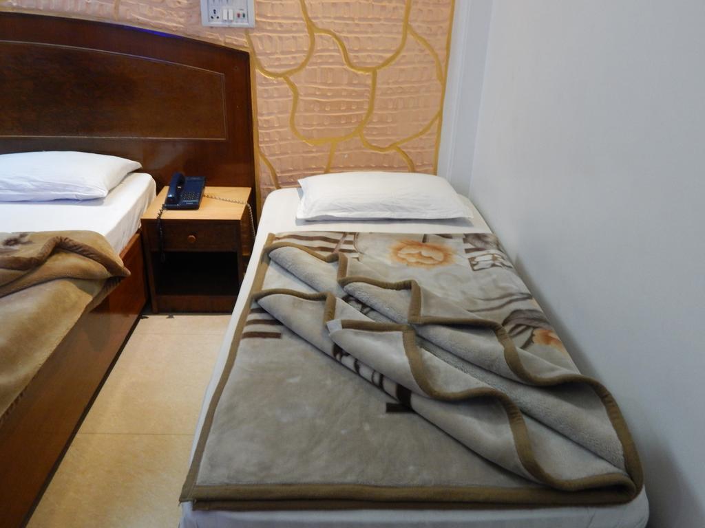 Airport Hotel Paradise International New Delhi Rum bild