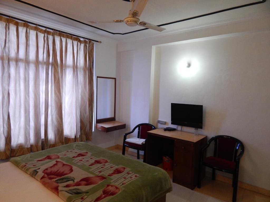 Airport Hotel Paradise International New Delhi Rum bild