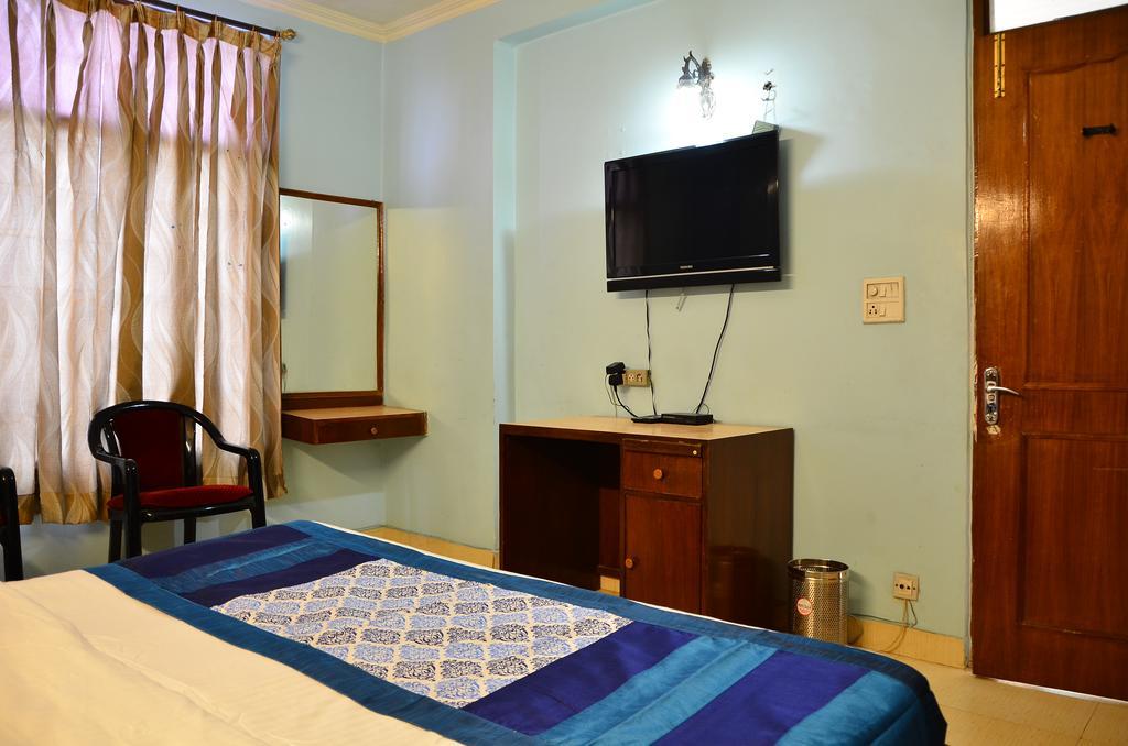Airport Hotel Paradise International New Delhi Exteriör bild