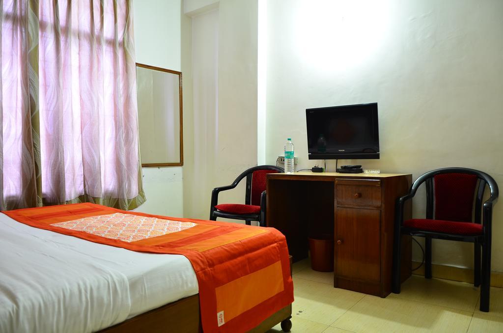 Airport Hotel Paradise International New Delhi Exteriör bild