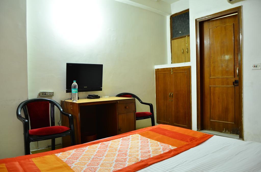 Airport Hotel Paradise International New Delhi Exteriör bild