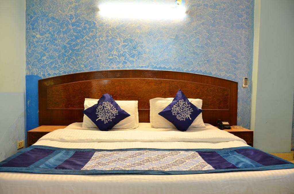 Airport Hotel Paradise International New Delhi Rum bild