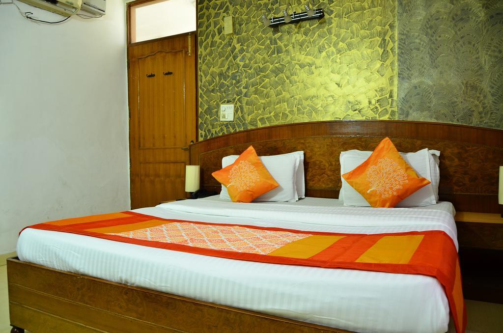 Airport Hotel Paradise International New Delhi Rum bild