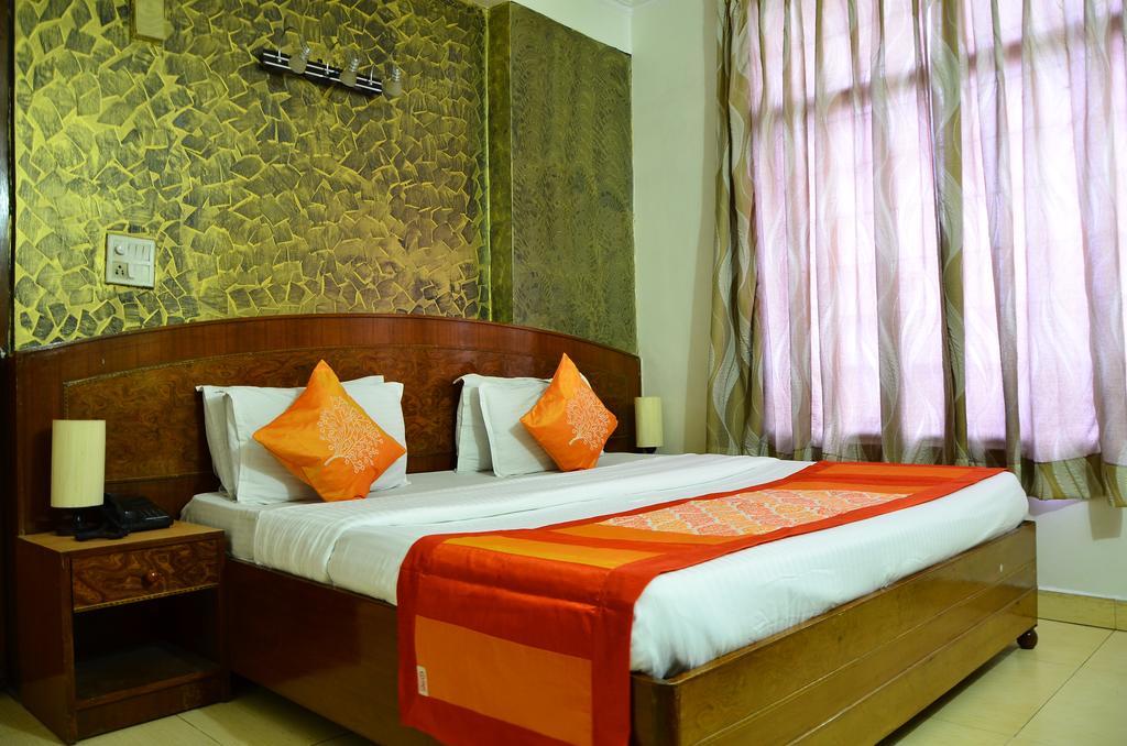 Airport Hotel Paradise International New Delhi Rum bild