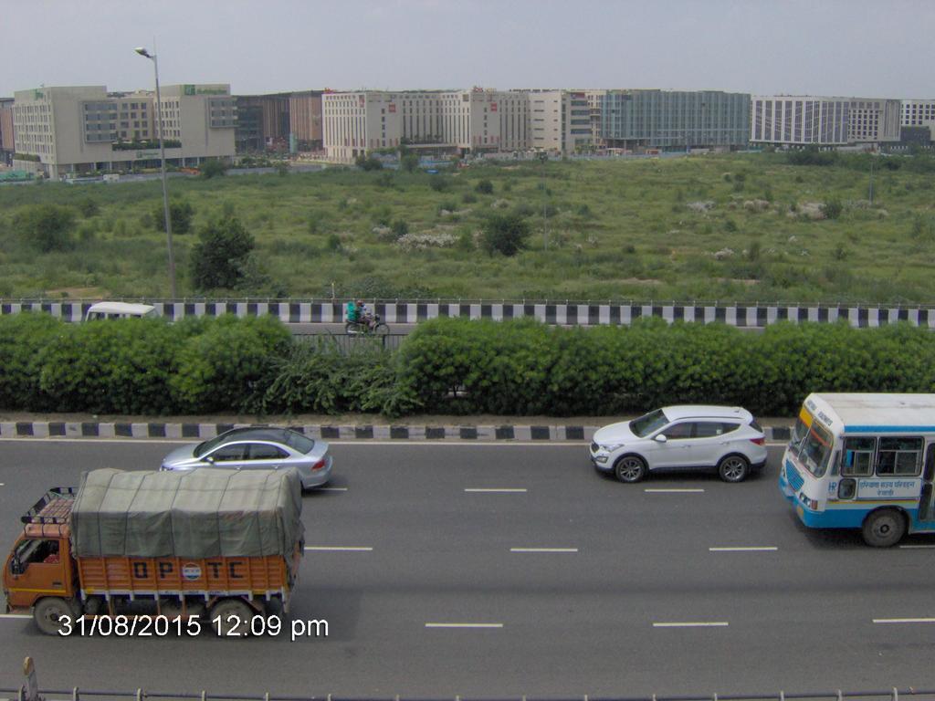 Airport Hotel Paradise International New Delhi Exteriör bild